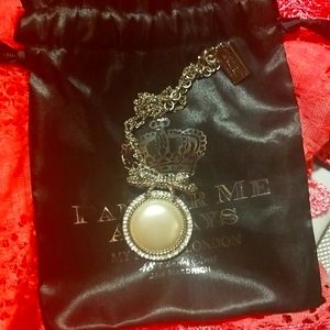 My flat in London necklace with bag